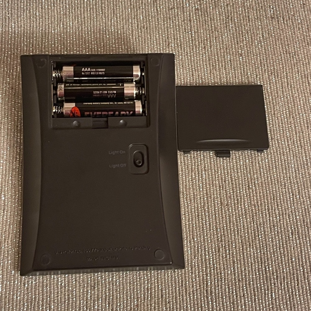 Color changing Brookstone calculator - Picture 13 of 13